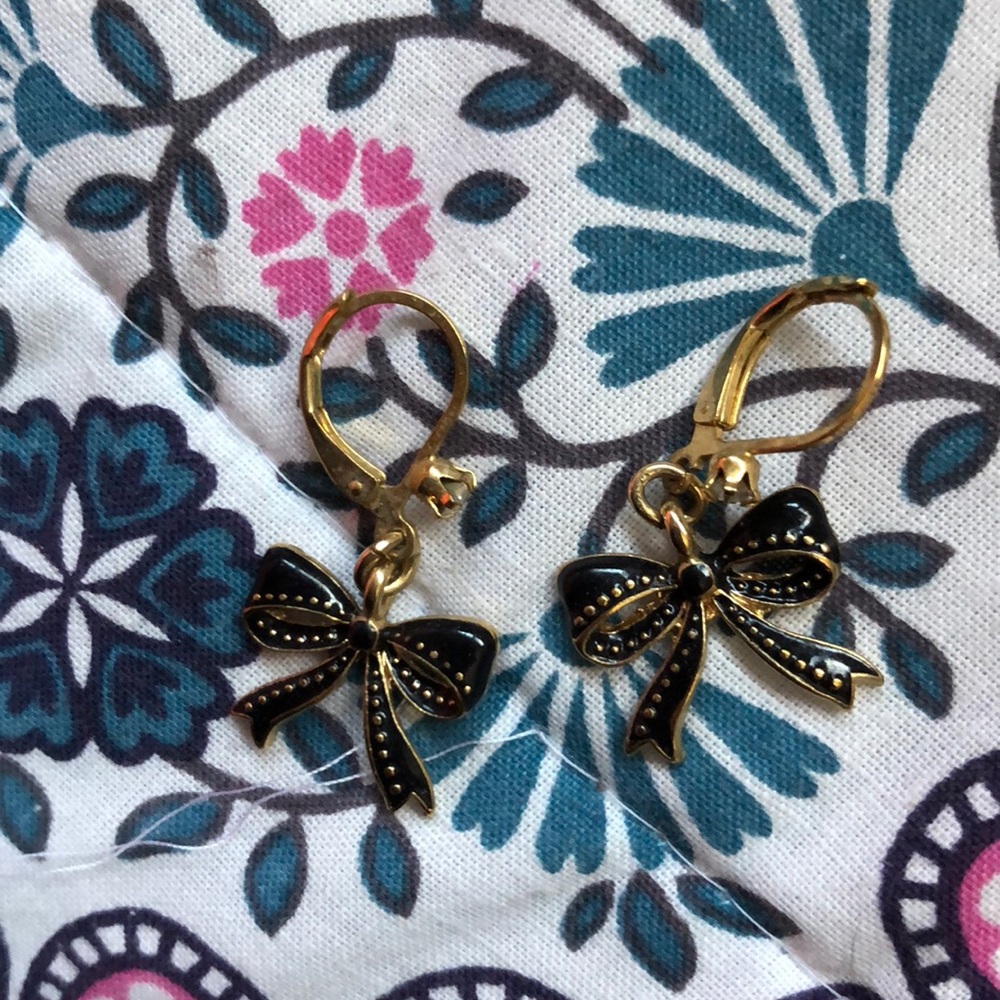 Betsey Johnson bow earrings